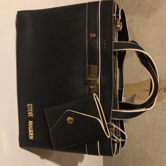Steve Madden Handbags - STEVEN MADDEN BLACK HANDBAG